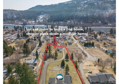 2977 Upper Levels Rd, House other with 3 bedrooms, 2 bathrooms and null parking in Robson BC | Image 2