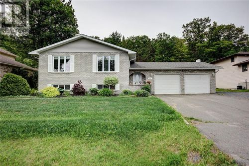 49 Patricia St, Lively, ON, P3Y1A6 | Card Image
