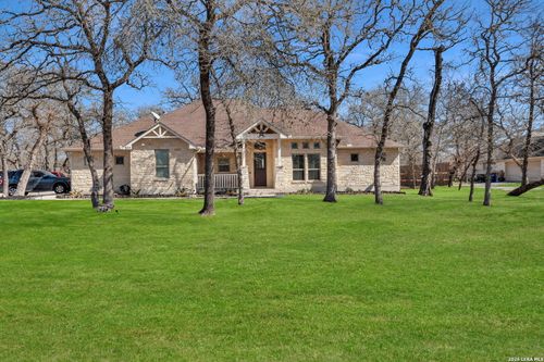524 Jacobs Ln, La Vernia, TX, 78121-5695 | Card Image