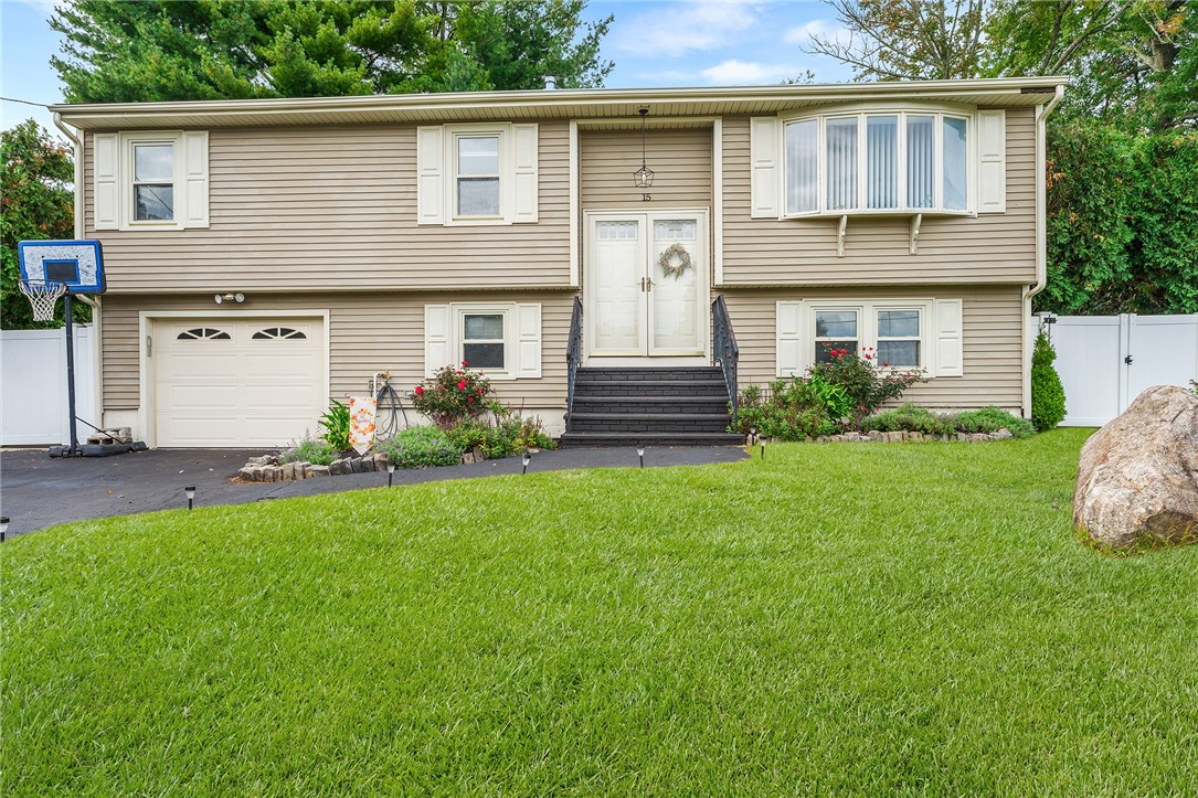 Blackberry Knoll Way, Johnston, RI 02919