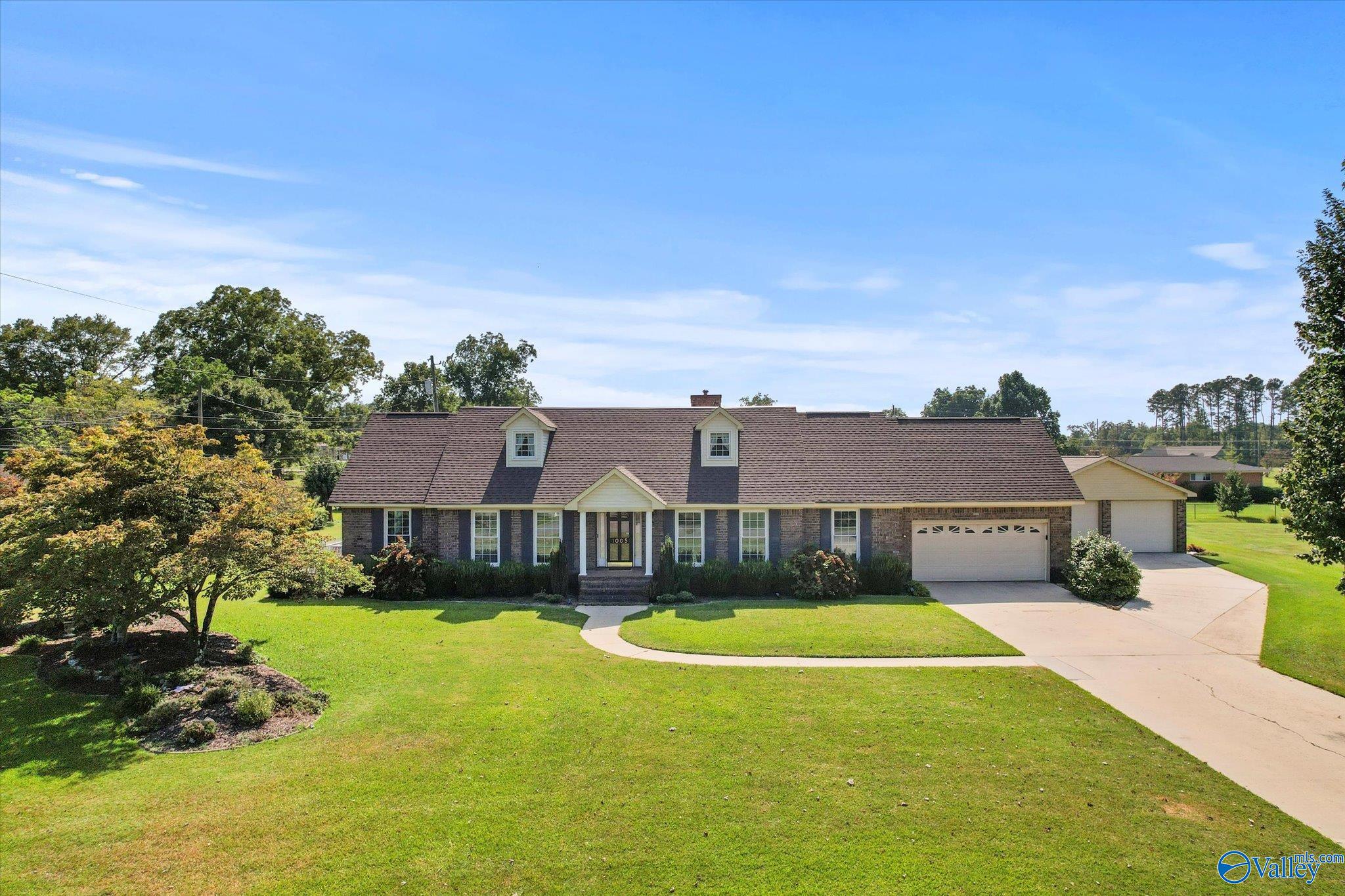 Debbie St, Boaz, AL 35956