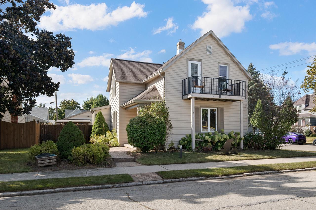 21st St, Manitowoc, WI 54220