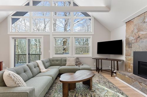 373 Tanglewood Dr, Killington, VT, 05751-9467 | Card Image