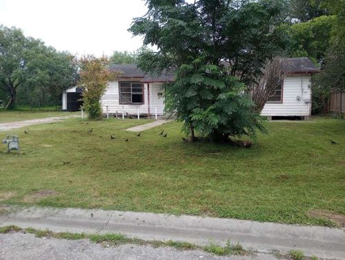 709 Avenue F, Sinton, TX, 78387-3634 | Card Image