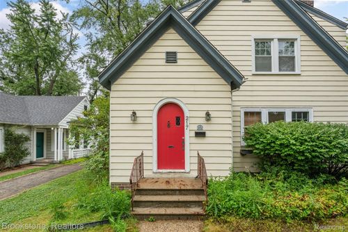 217 Navajo Ave, Pontiac, MI, 48341-2031 | Card Image