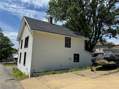 817 Ashbaugh Ln, East Liverpool, OH, 43920-1527 | Card Image
