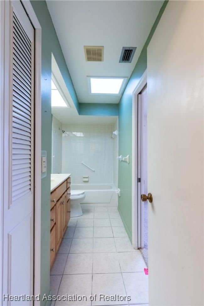 321 Grove Cir, Condo with 2 bedrooms, 2 bathrooms and null parking in AVON PARK FL | Image 15