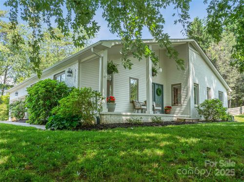 5 Lowry Ln, Weaverville, NC, 28787-9234 | Card Image