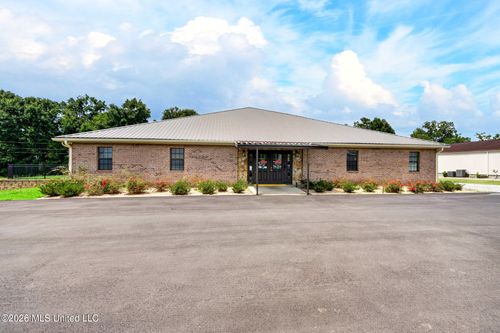 1625 Central Ave W, Wiggins, MS, 39577-2401 | Card Image