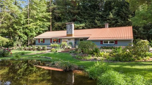 70 Morningside Dr, Chagrin Falls, OH, 44022-4213 | Card Image