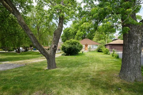 208 N Graylynn Dr, Mount Prospect, IL, 60056-2730 | Card Image