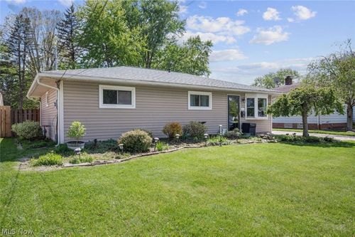 255 Buckeye Dr, Berea, OH, 44017-1301 | Card Image
