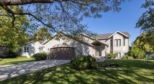 1028 16th Ave E, West Fargo, ND, 58078-3331 | Card Image