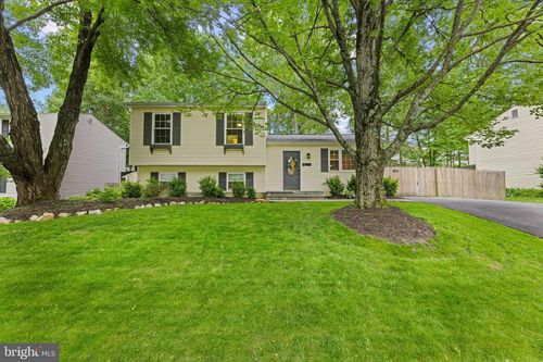 9761 Turnbuckle Dr, BURKE, VA, 22015-4461 | Card Image