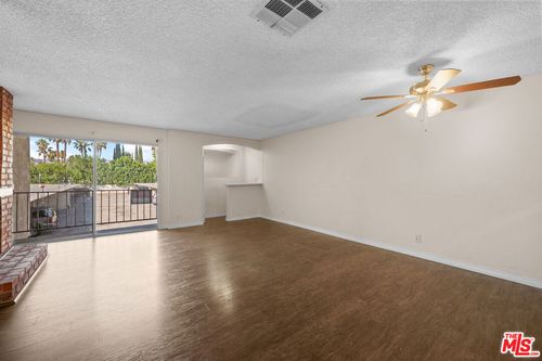 211-21219 Roscoe Blvd, Canoga Park, CA, 91304-4309 | Card Image