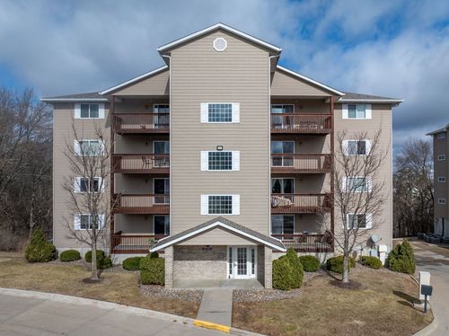 89-4189 Creek Hill Dr, Bettendorf, IA, 52722-8256 | Card Image