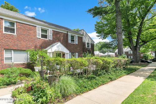 160 Manor Dr, Red Bank, NJ, 07701-2458 | Card Image