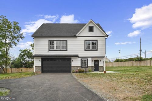 8321 Maplewood Dr, MANASSAS, VA, 20111-2212 | Card Image