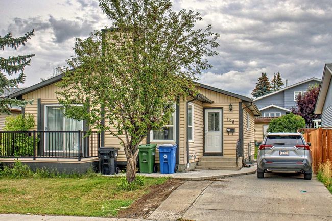 108 Whiteram Close Ne, Home with 6 bedrooms, 3 bathrooms and 2 parking in Calgary AB | Image 2
