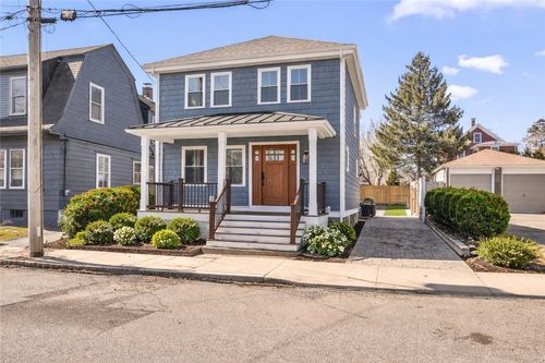 9 Whitwell Pl, Newport, RI, 02840-2223 | Card Image