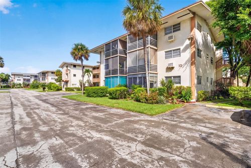 212-1395 Ne 167th St, Miami, FL, 33162-2770 | Card Image