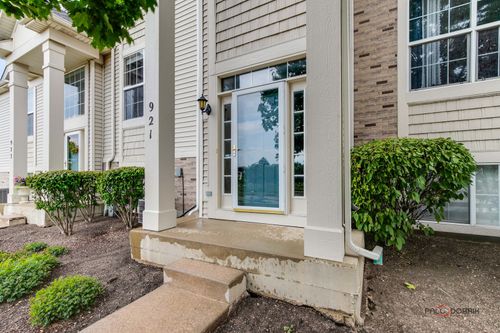 921 Summit Creek Dr, Shorewood, IL, 60404-1081 | Card Image