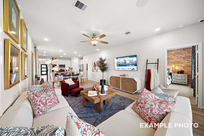 108 W Canopy Crossing Cir, House other with 5 bedrooms, 3 bathrooms and 2 parking in Conroe TX | Image 4