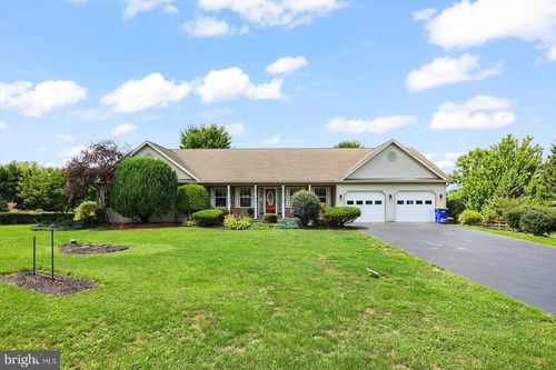 6467 Pamadeva Rd, HANOVER, PA, 17331-6811 | Card Image