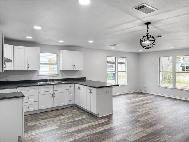 828 Indiana St, House other with 3 bedrooms, 2 bathrooms and null parking in Graham TX | Image 4
