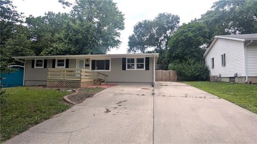 8602 E 91st Ter, Kansas City, MO, 64138-4654 | Card Image