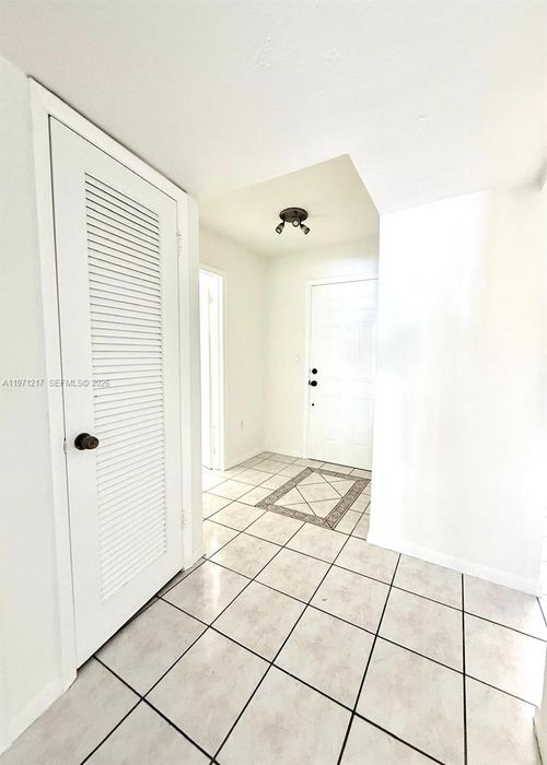 g212-1201 Ne 191st St, Miami, FL, 33179-4094 | Card Image