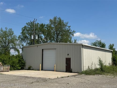 5836 Hubbard St, Garden City, MI, 48135-1522 | Card Image