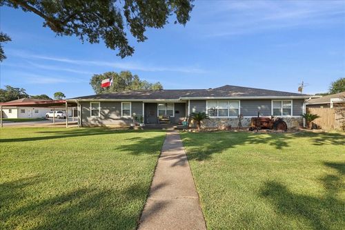 616 N 28th St, Nederland, TX, 77627-6918 | Card Image