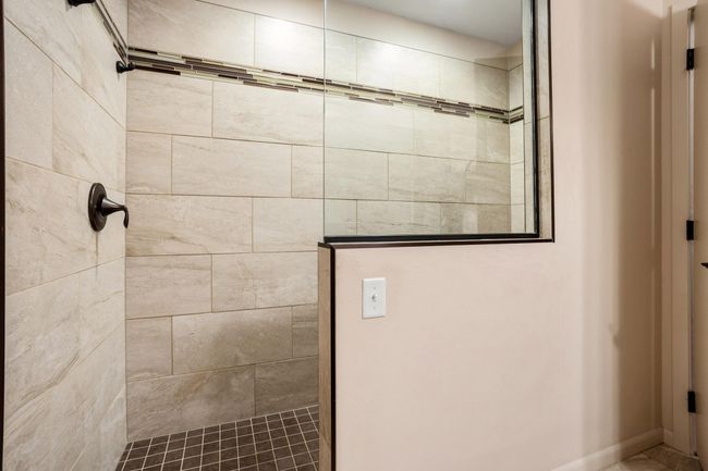 Upstairs Full Bath | Image 17