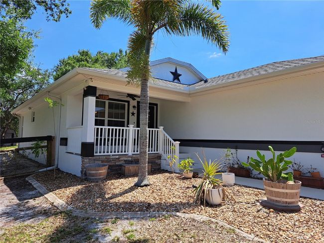 Front porch and Main Entry | Image 4