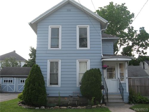 8 Willow St, Batavia, NY, 14020-2121 | Card Image