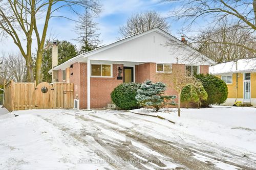 3 Davidson Rd, Aurora, ON, L4G2A9 | Card Image