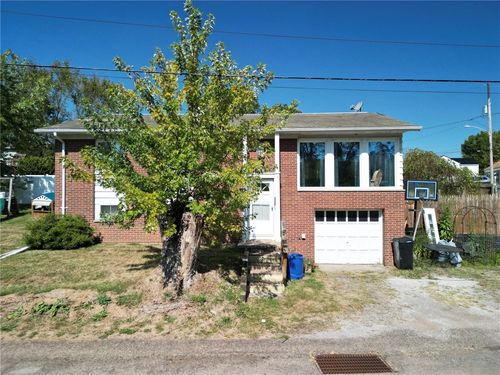 126 Chestnut St, Aliquippa, PA, 15001-2388 | Card Image