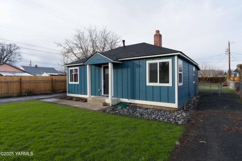 1610 Queen Ave, Yakima, WA, 98902-5833 | Card Image