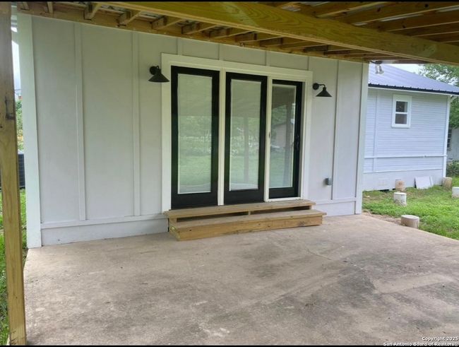 106 Weber St, House other with 2 bedrooms, 2 bathrooms and null parking in Poth TX | Image 8