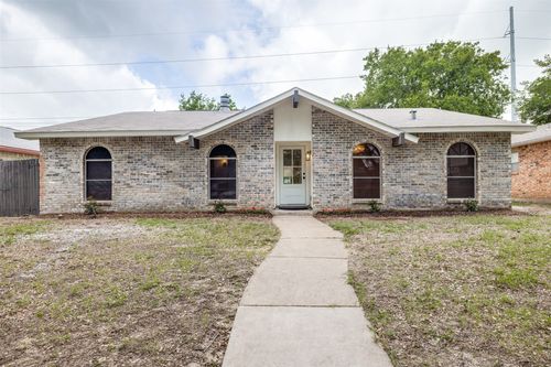 3525 S Elm Dr, Grand Prairie, TX, 75052-6331 | Card Image