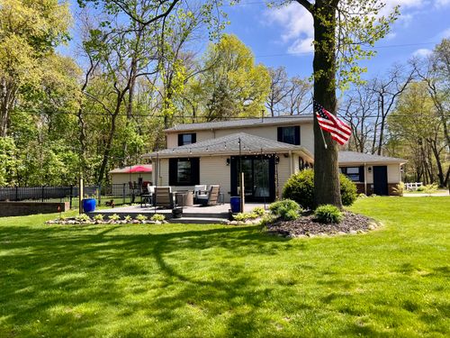 20070 Parkway Ave, Three Rivers, MI, 49093-9041 | Card Image