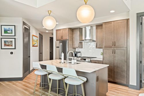 303-5 Gadsdenboro St, Charleston, SC, 29401-1852 | Card Image