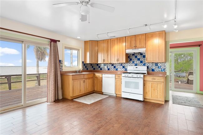 201 Copano Bay Dr, House other with 3 bedrooms, 2 bathrooms and null parking in Bayside TX | Image 14