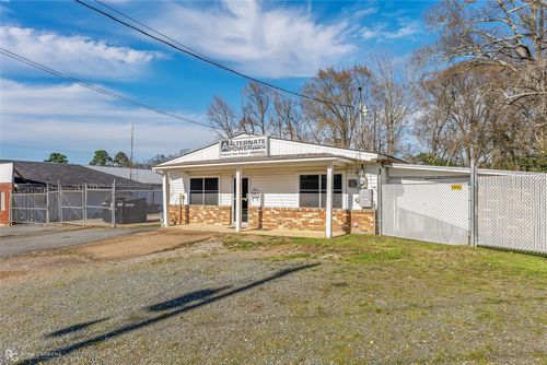 325 Dennis Dr, Minden, LA, 71055-4311 | Card Image