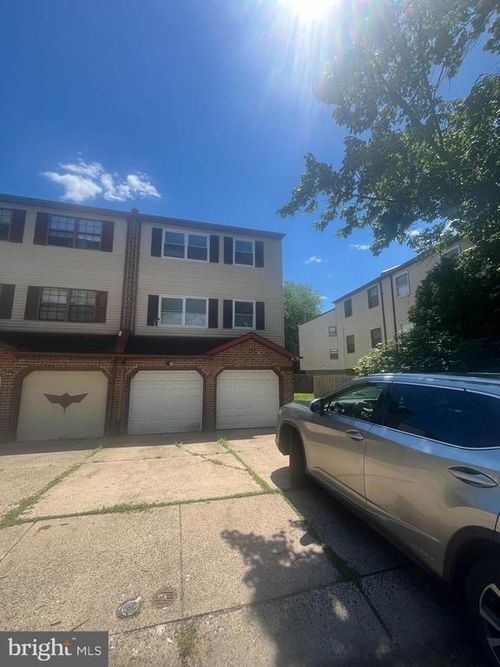 2-13085 Blakeslee Dr, PHILADELPHIA, PA, 19116-1052 | Card Image