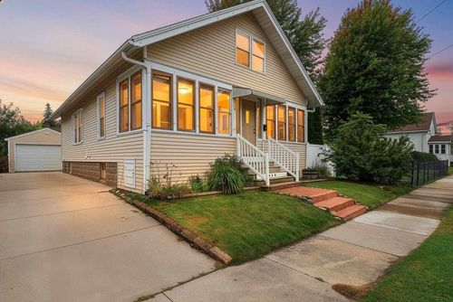 935 W 8th Avenue, OSHKOSH, WI, 54902 | Card Image
