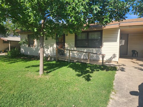 1307 N Mary St, Comanche, TX, 76442-3302 | Card Image