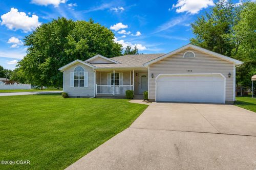 1004 Wilson St, Webb City, MO, 64870-2093 | Card Image