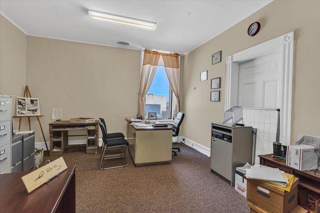 Executive office facing Travis St. | Image 15